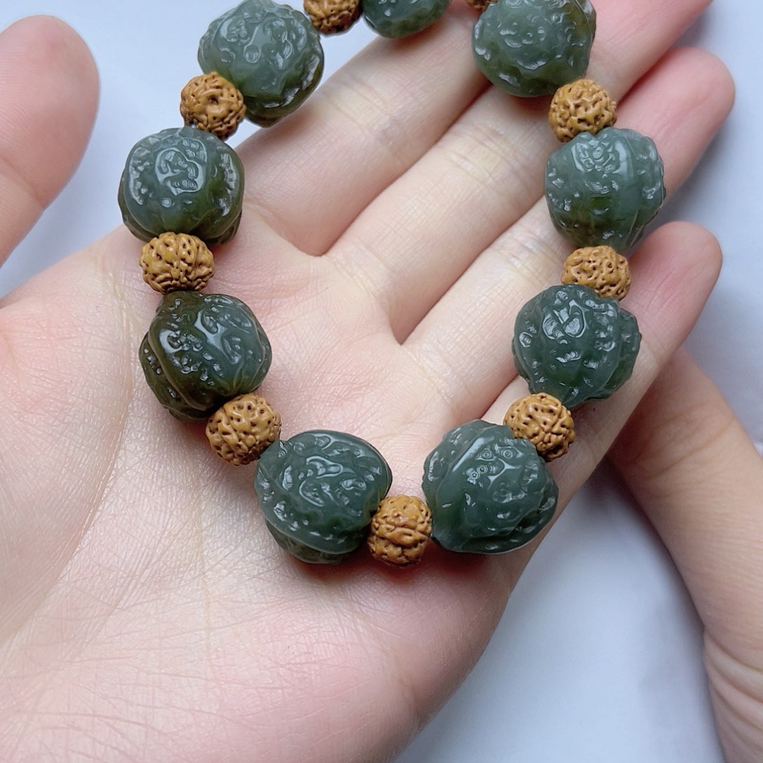 和田玉手串。k k未镶嵌