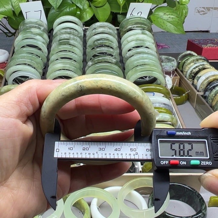 蛇纹石玉未镶嵌手镯9