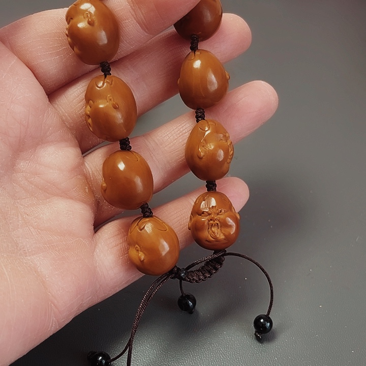 百态人生，橄榄核雕