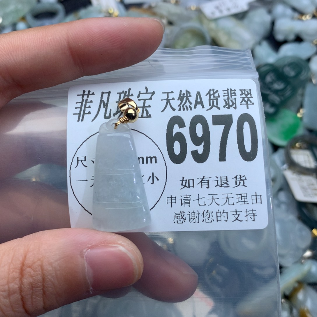 翡翠颈饰未镶嵌6970。