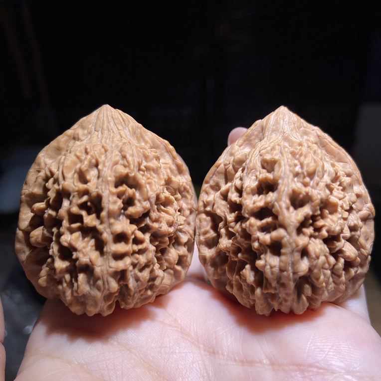 文玩核桃满天星原色精配对 38边37肚42高