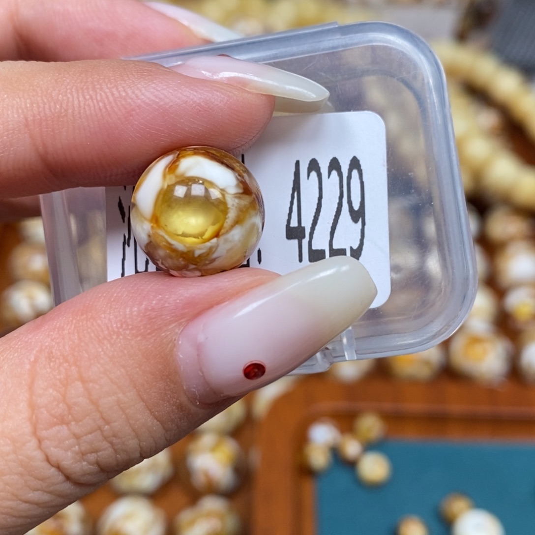 蜜蜡未镶嵌珠宝奇石4229