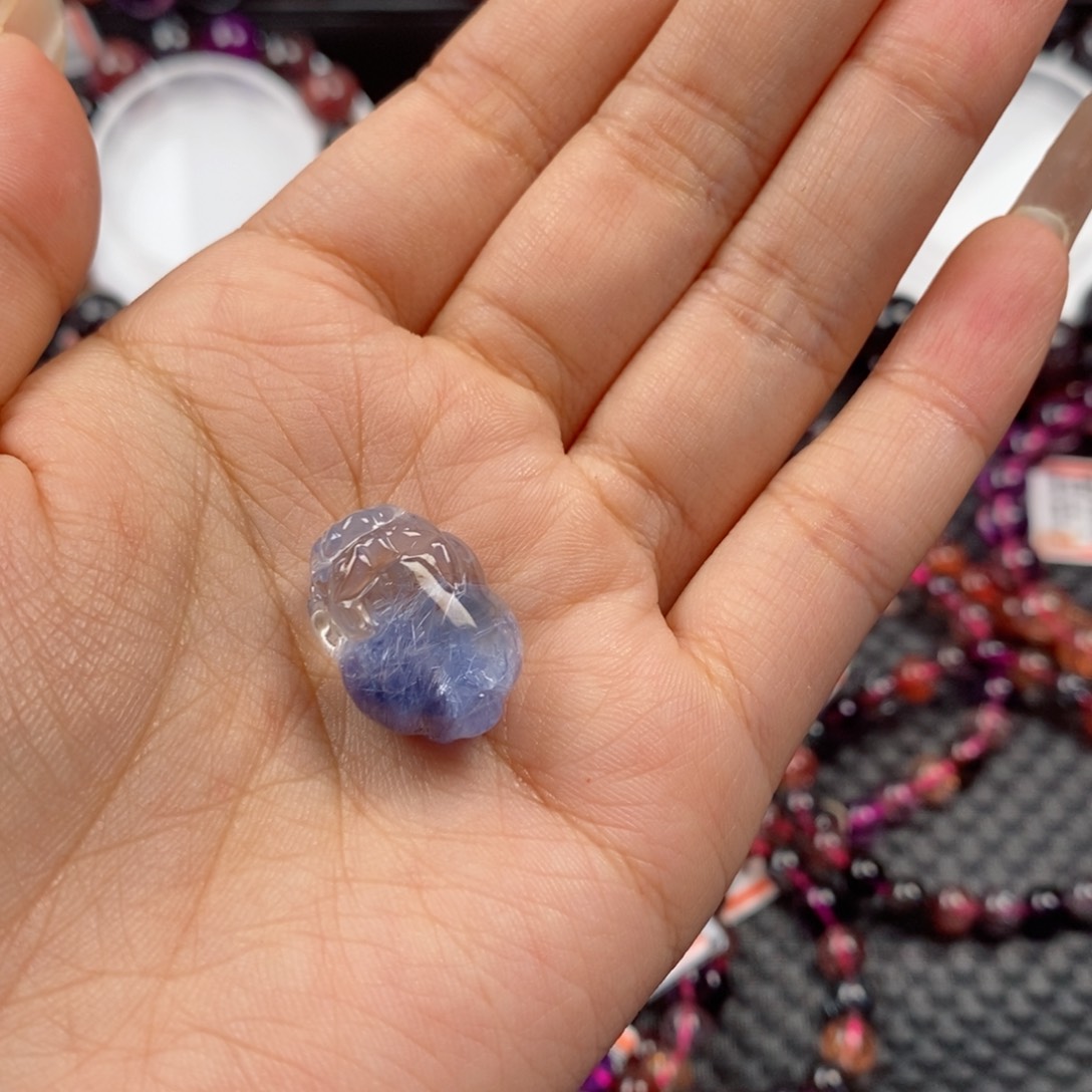 水晶颈饰未镶嵌小**?蓝线石貔貅定制