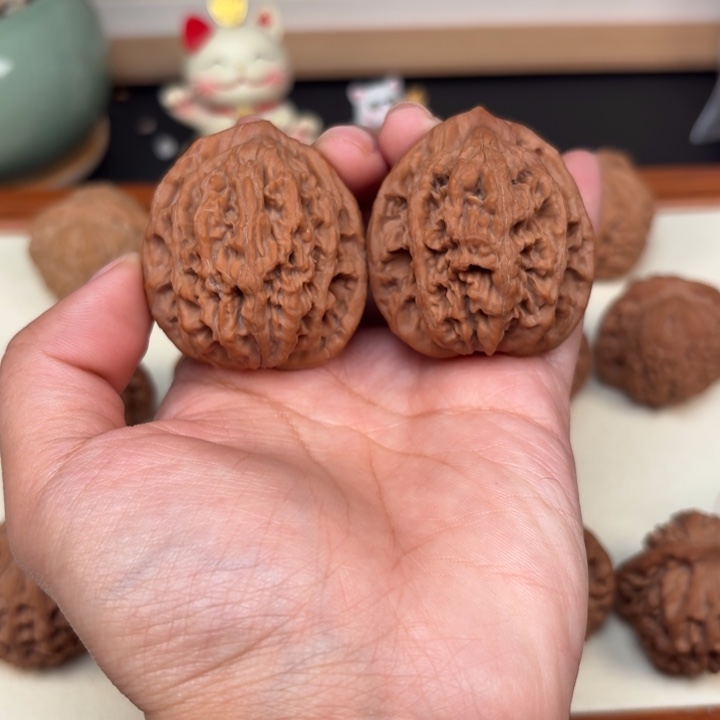 向***。文玩核桃把件全品虎头