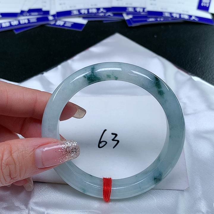 翡翠手镯未镶嵌翡翠手镯未镶嵌