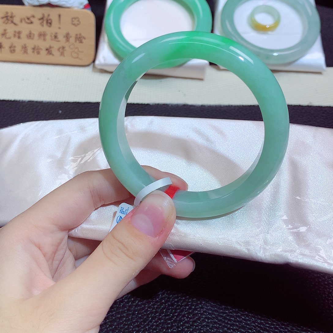 翡翠未镶嵌手镯486