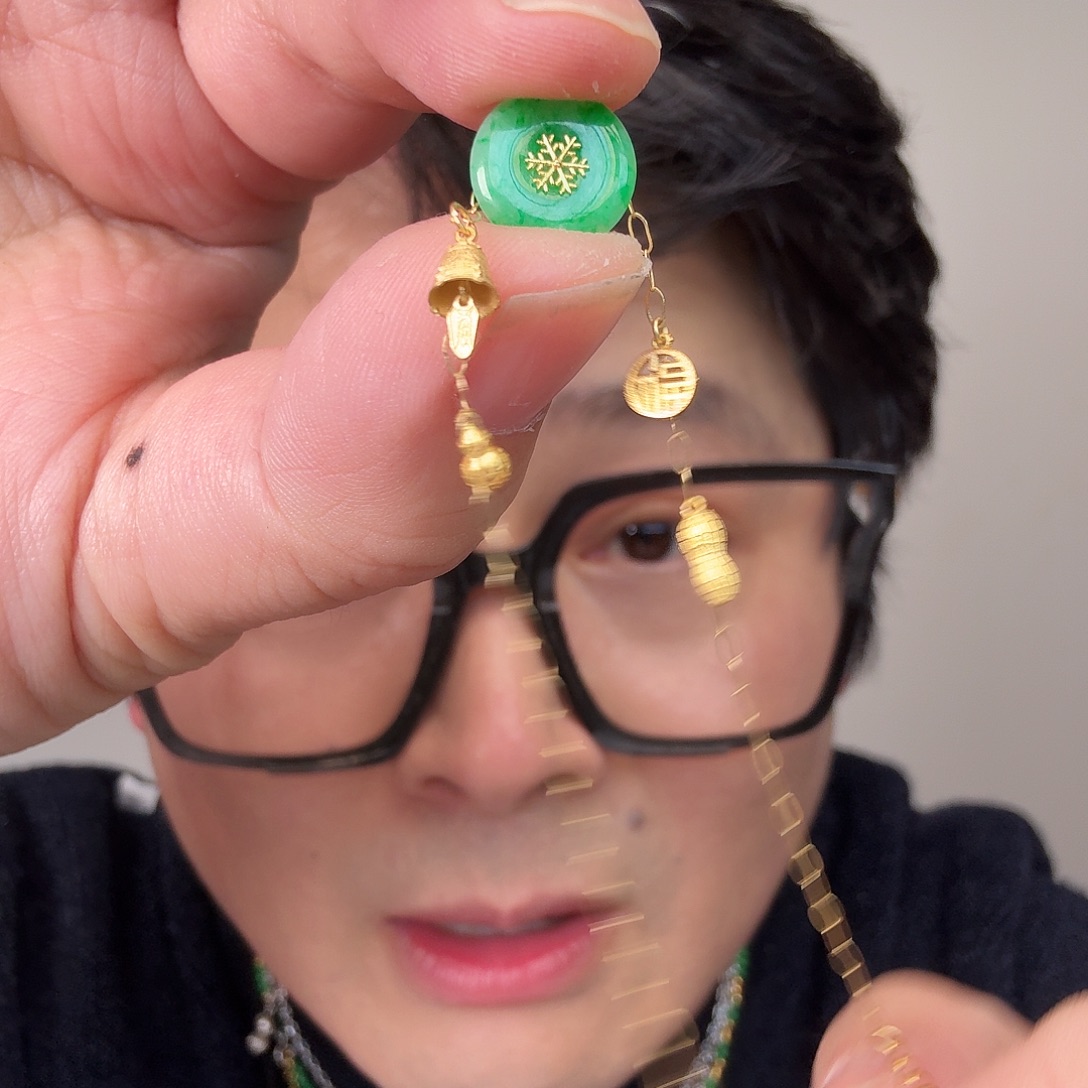 翡翠18K金镶嵌颈饰一件