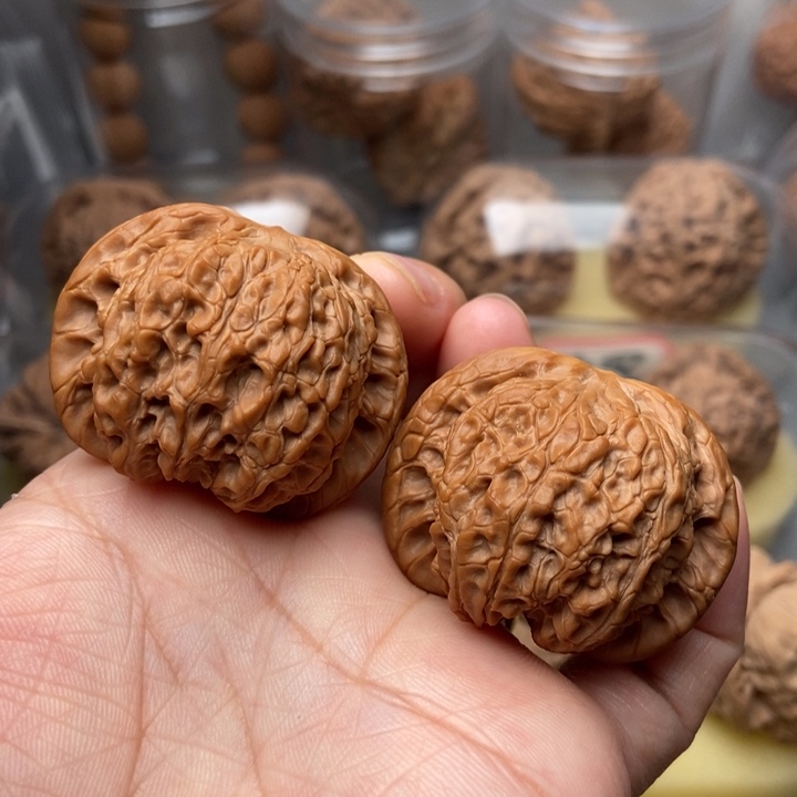 文玩核桃把件血麒麟