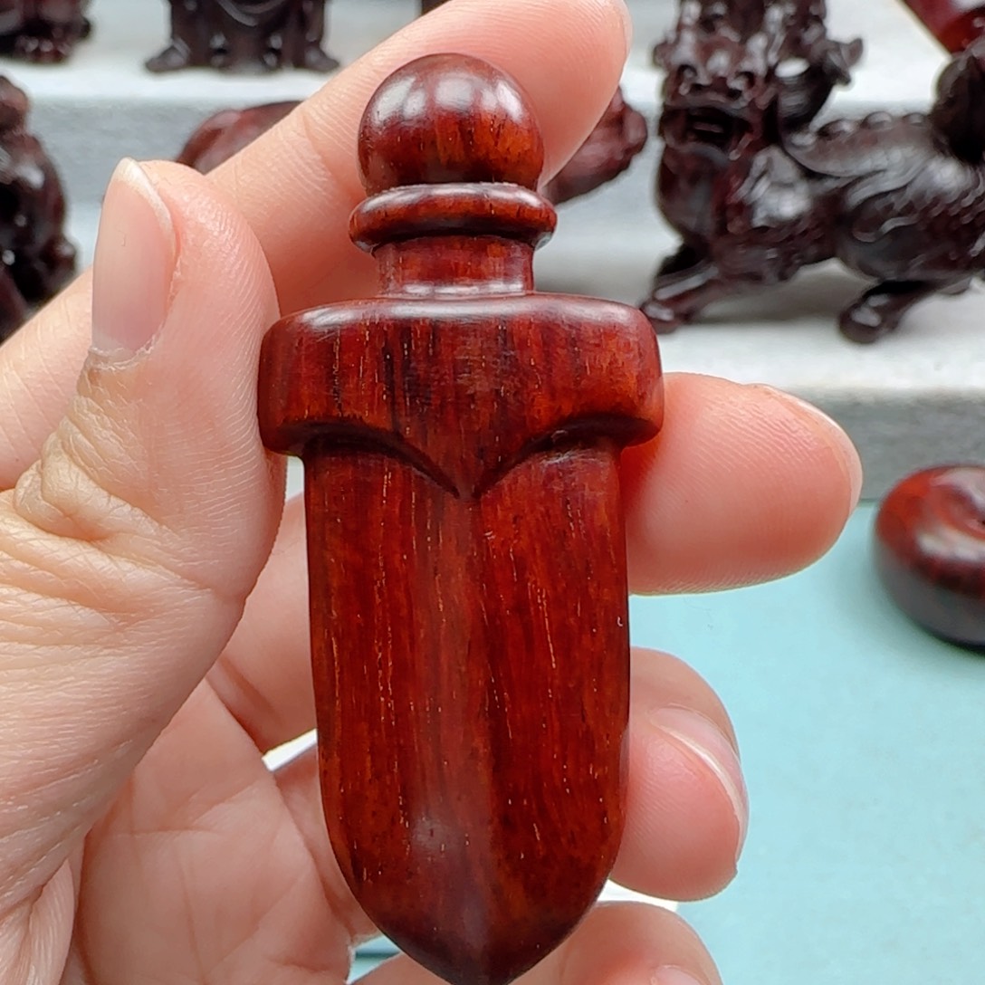 小叶紫檀把件宝剑