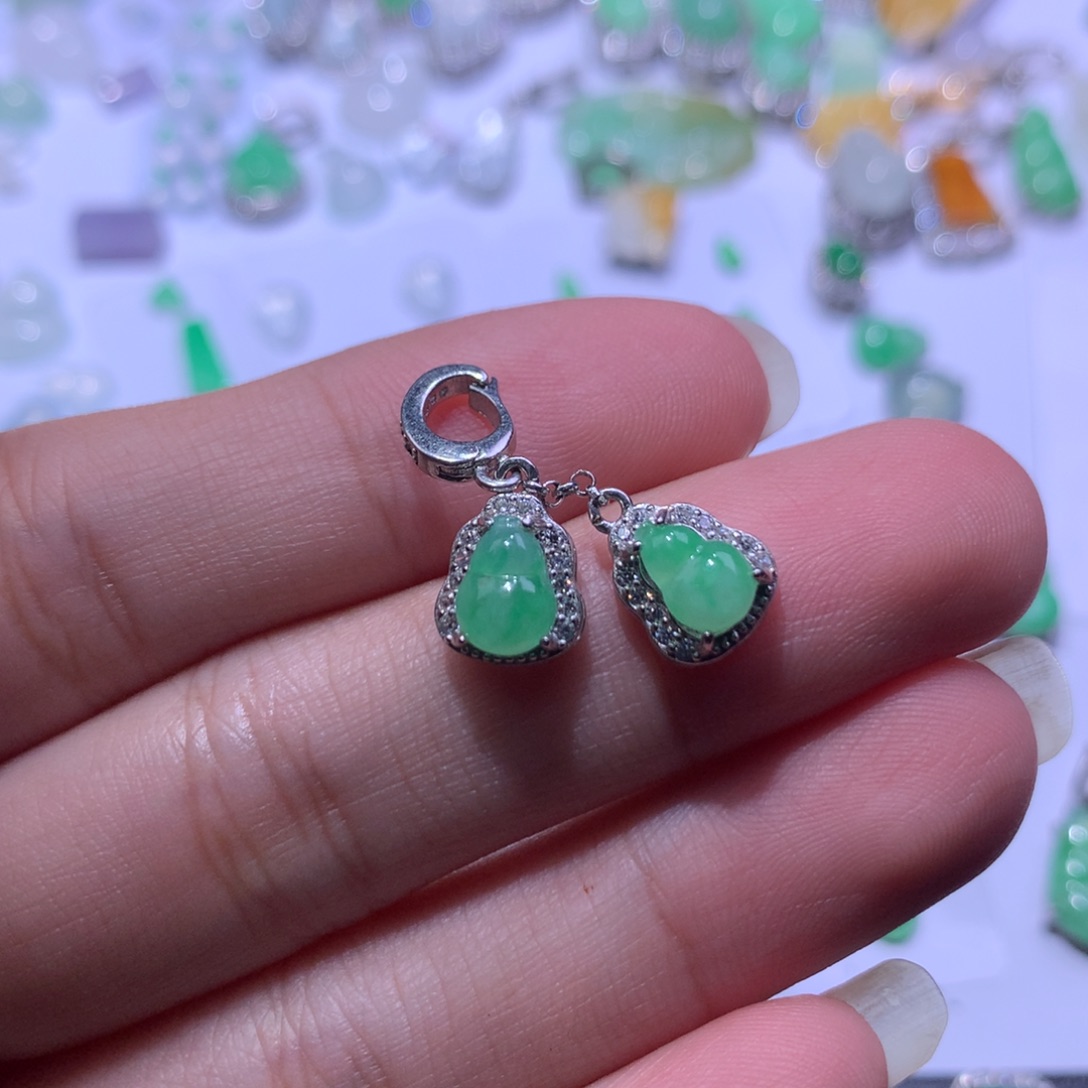 翡翠银S925镶嵌颈饰葫芦