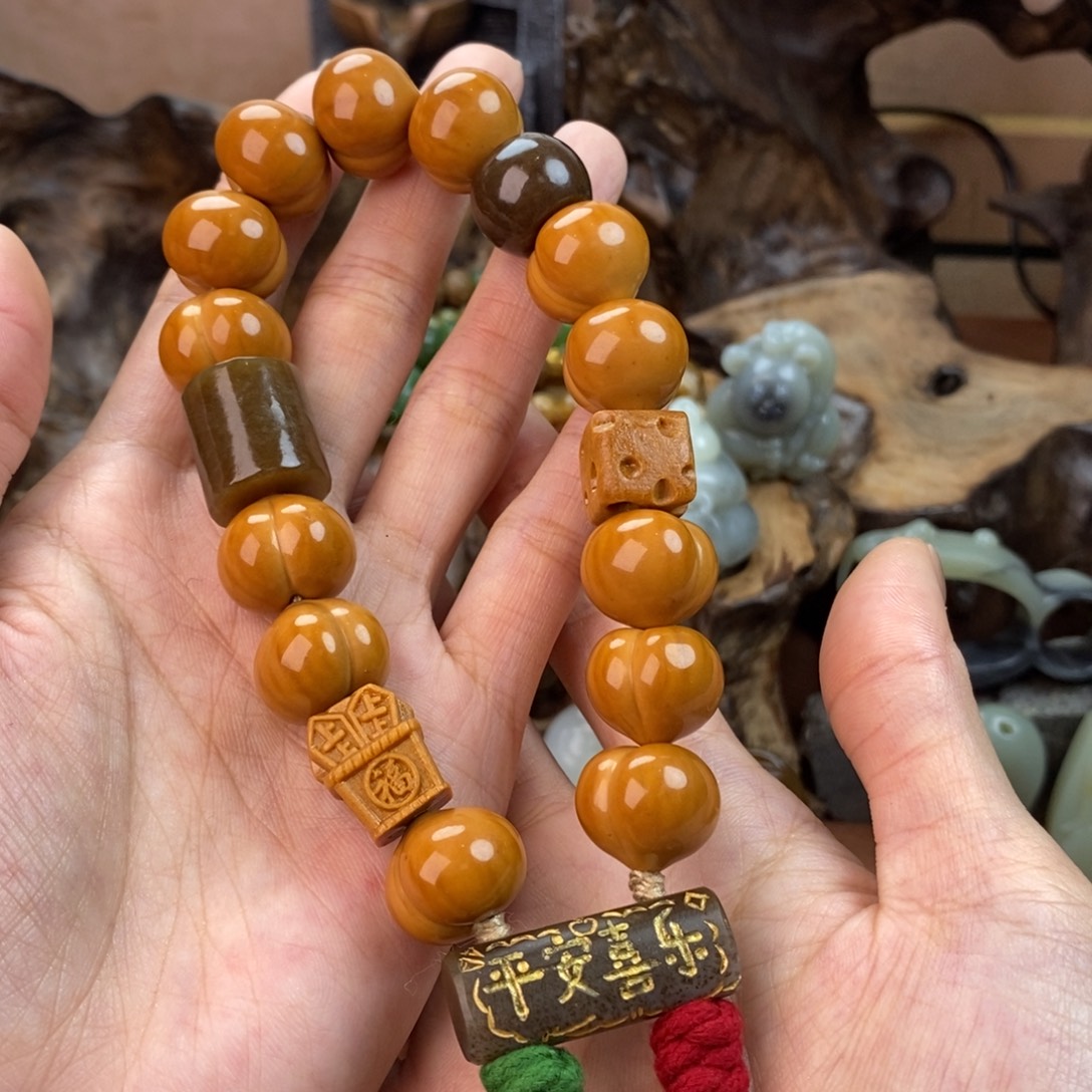 云***呼和田玉未镶嵌颈饰