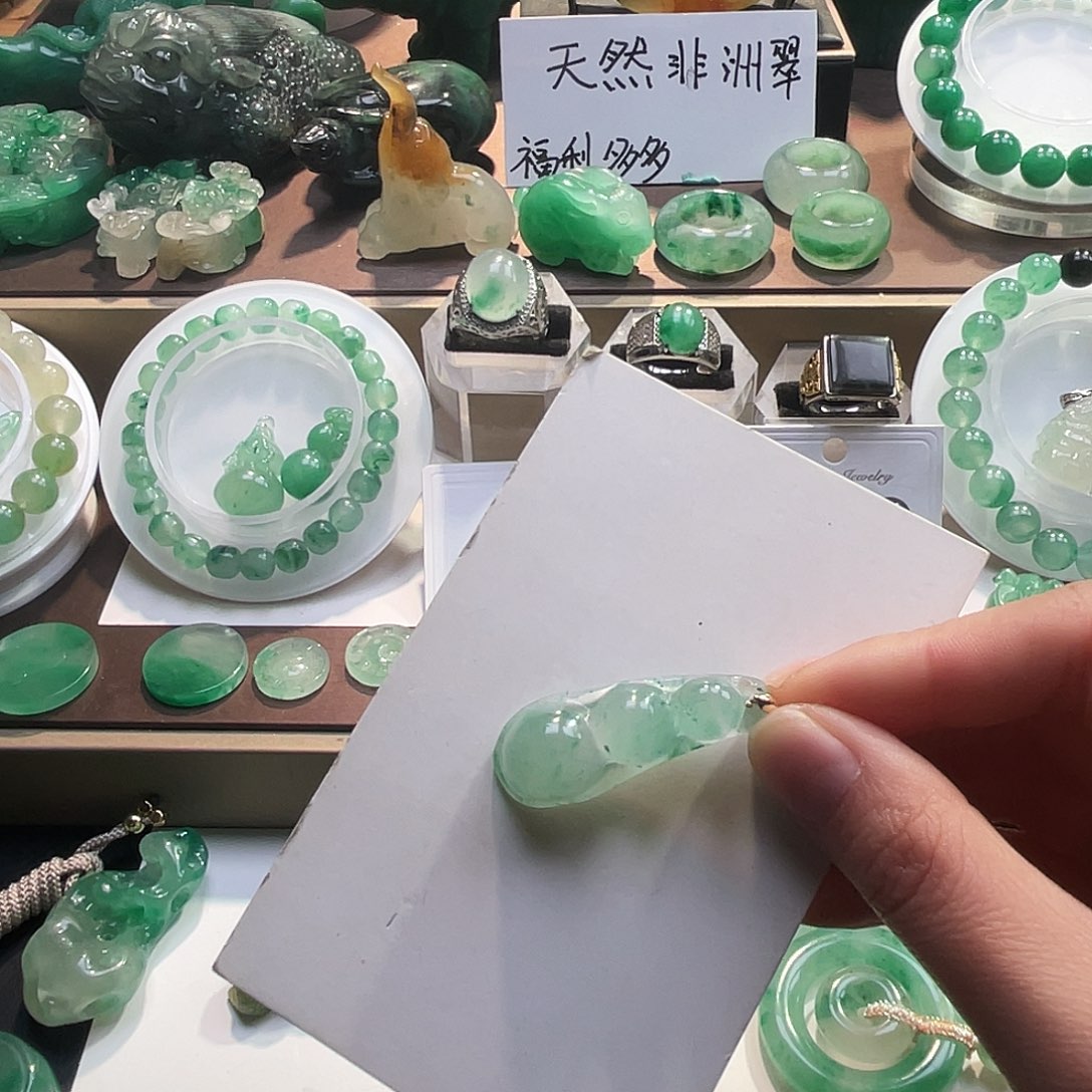 石英质玉未镶嵌吊坠