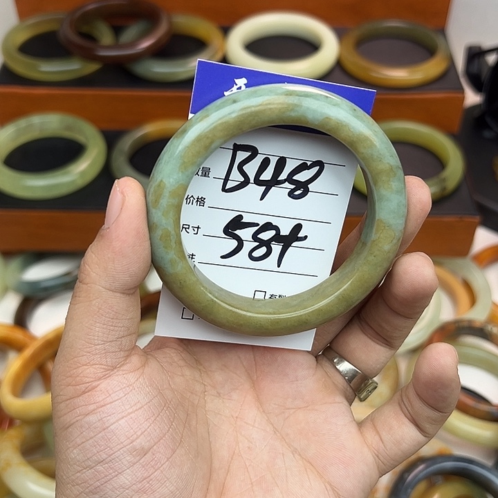 蛇纹石玉未镶嵌手镯