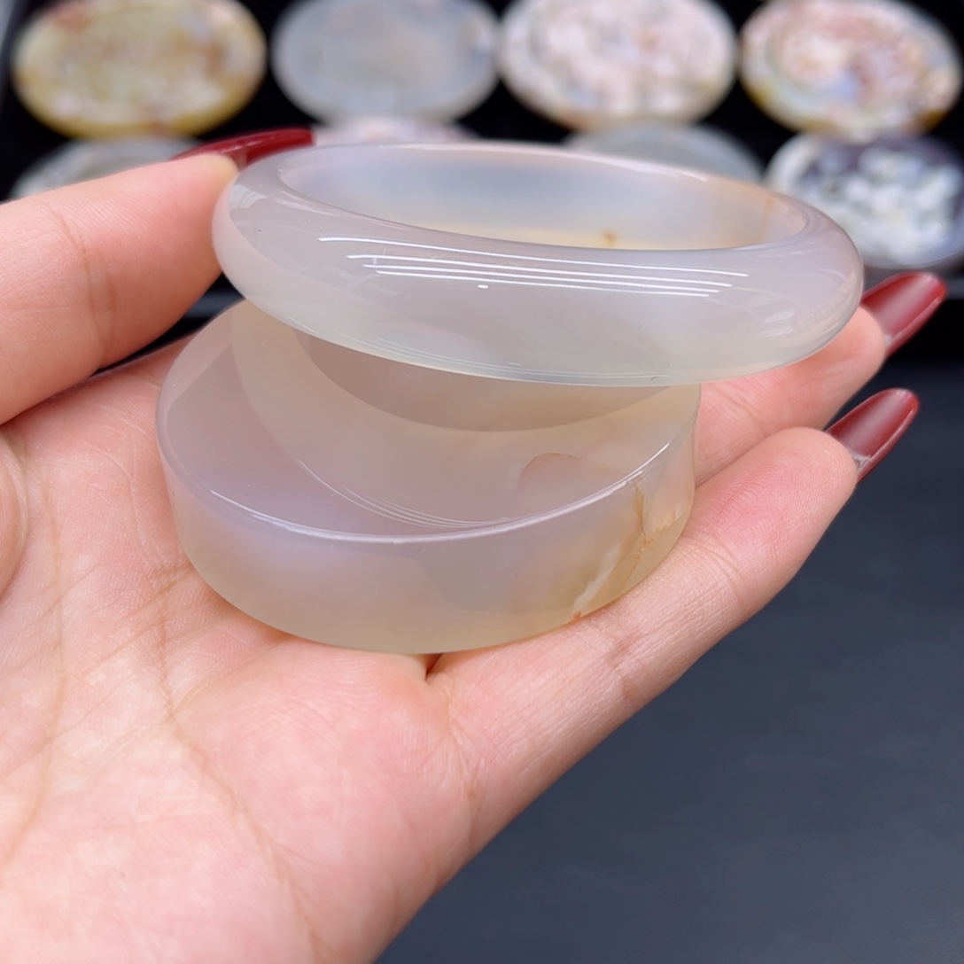 玛瑙/玉髓手镯未镶嵌56