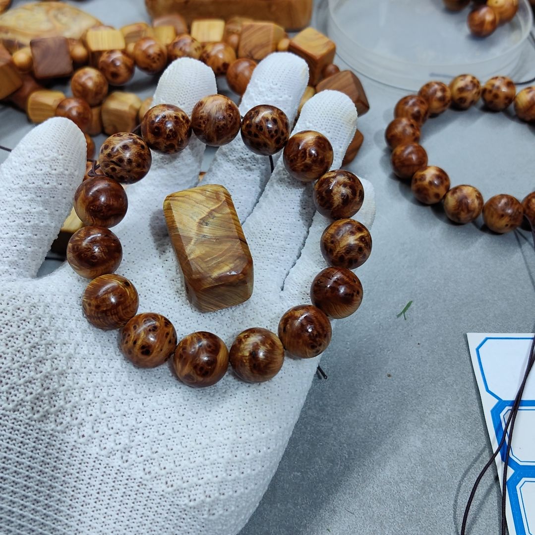 雨***合1.5榴花太行崖柏手工艺品。。