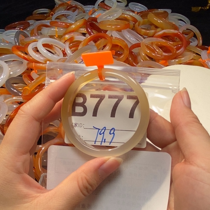 沉***默玛瑙/玉髓未镶嵌手镯