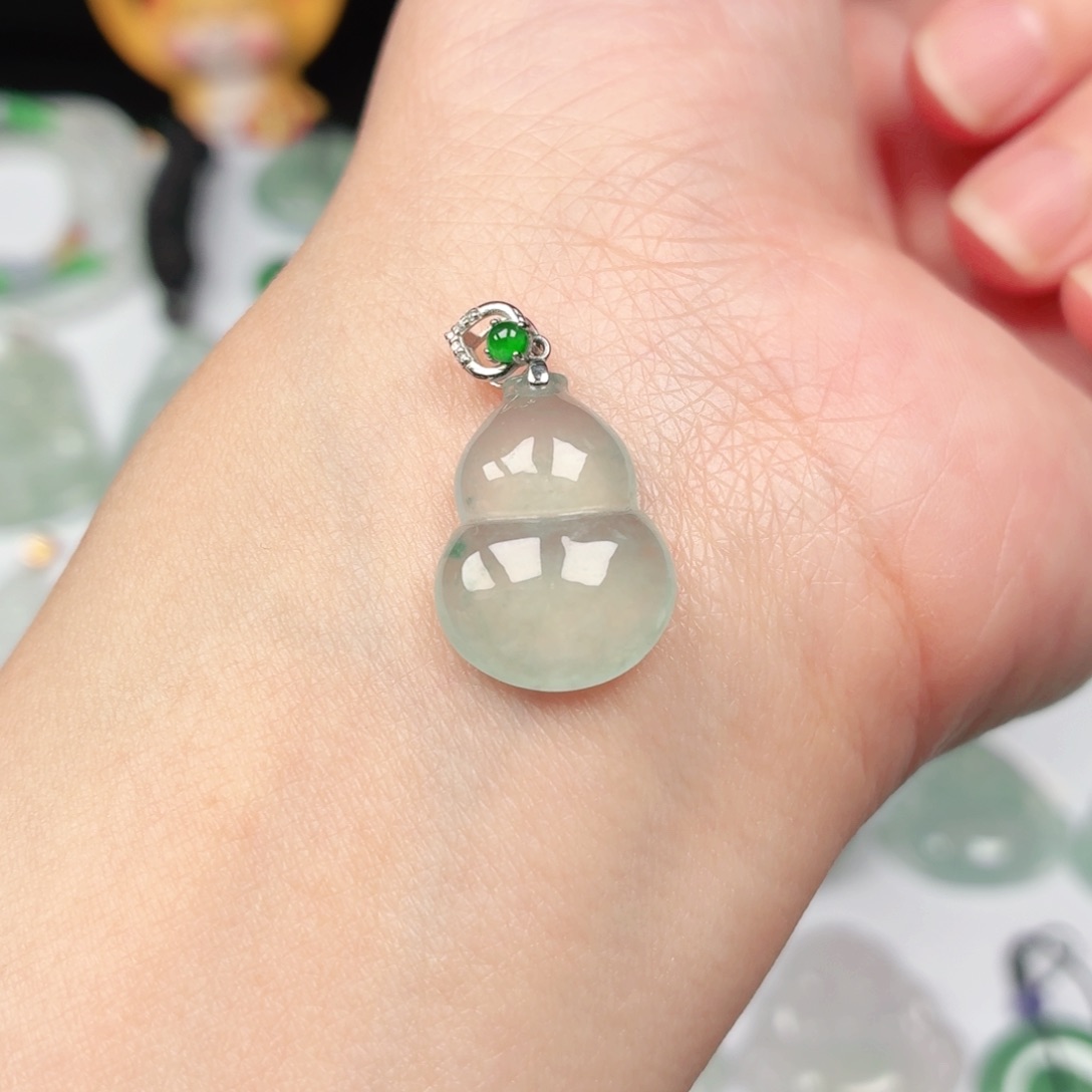 翡翠18K金镶嵌颈饰缅甸天然A货翡翠