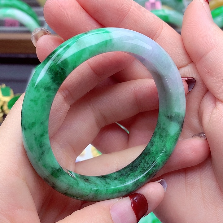 翡翠手镯未镶嵌翡翠