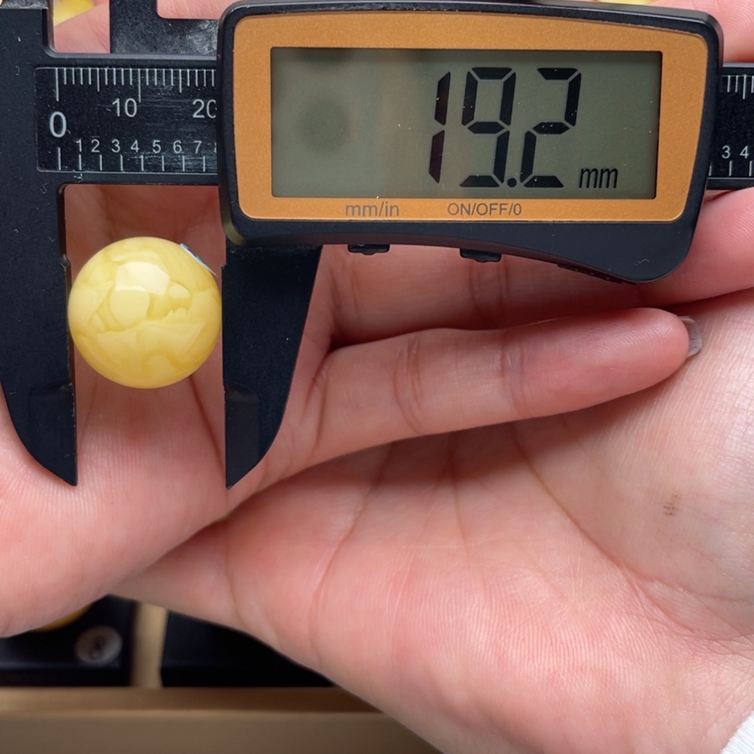 K***➹琥珀未镶嵌裸石蜜蜡圆珠笑