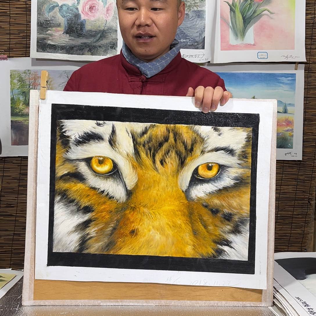 油画行路人小院绘画作品