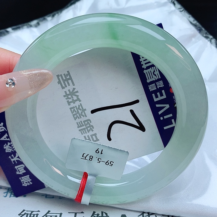 翡翠手镯未镶嵌缅甸天然a或翡翠手镯