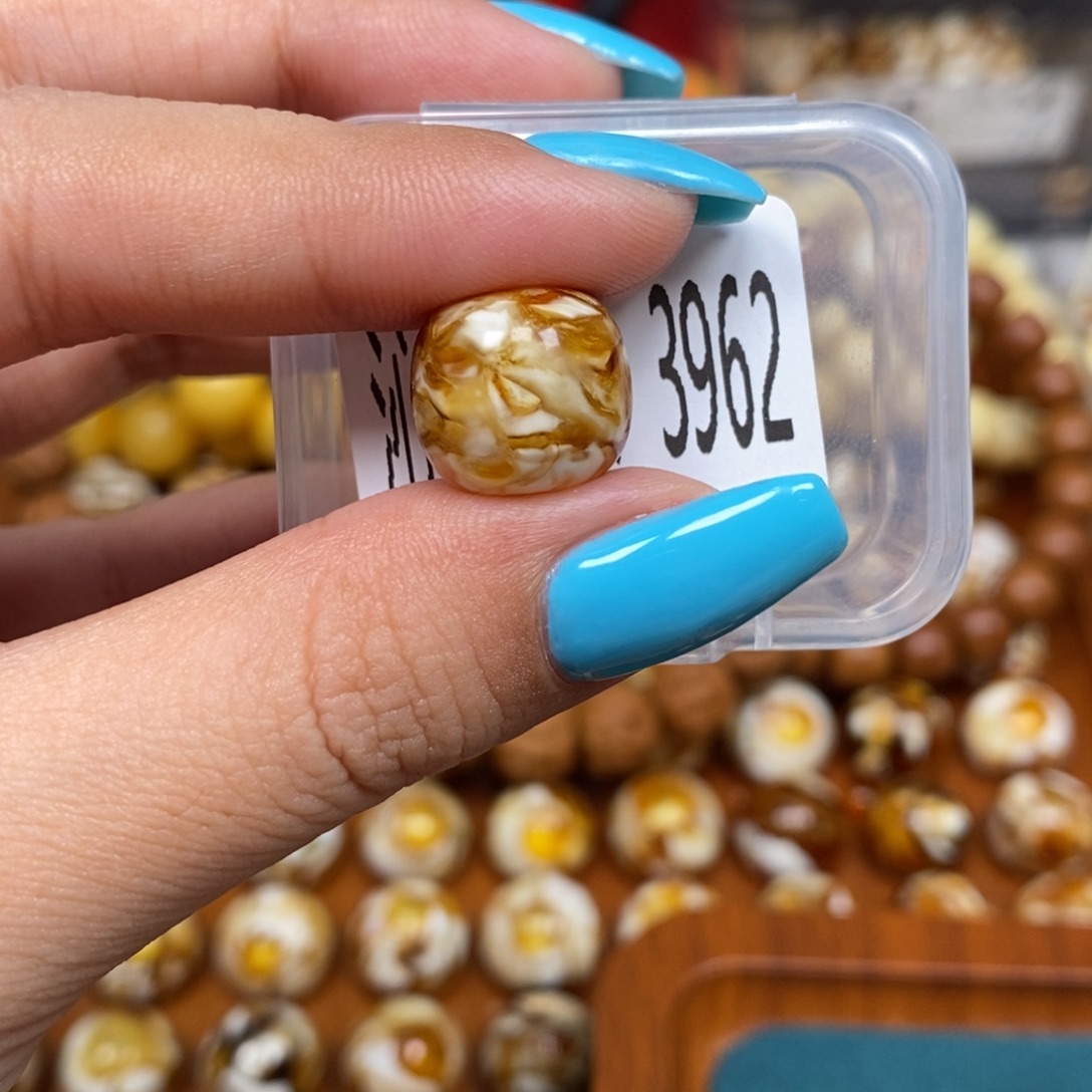 蜜蜡未镶嵌珠宝奇石3962