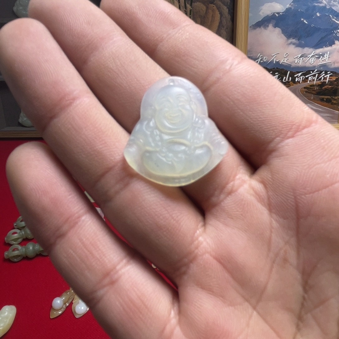 岫玉颈饰未镶嵌小佛