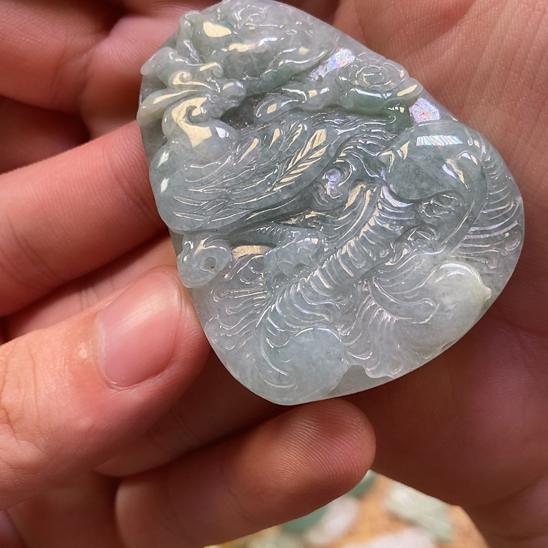 翡翠未镶嵌颈饰麋*翡翠