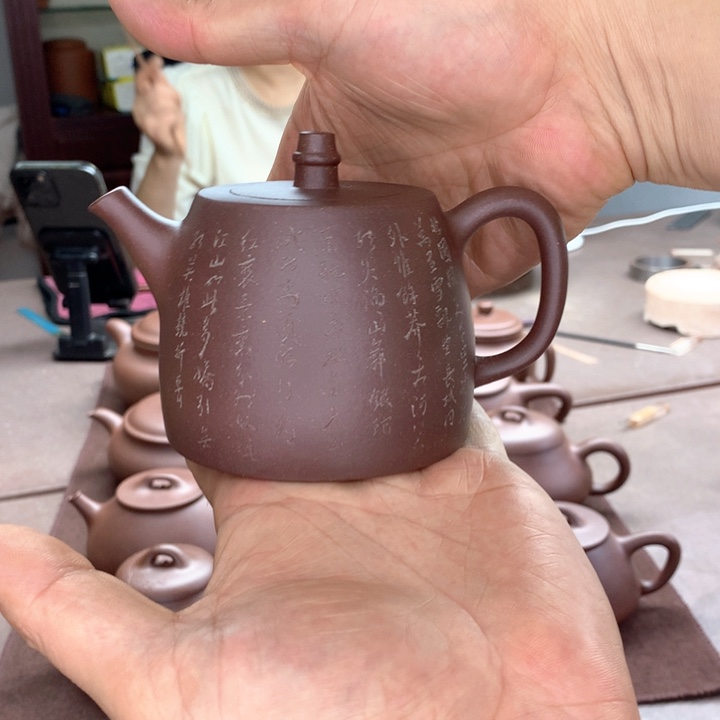 用***4茶壶紫砂汉铎壶，底槽清容量220cc