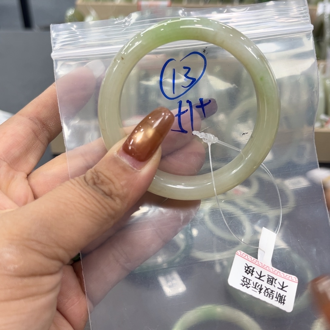 水***晶和田玉未镶嵌手镯