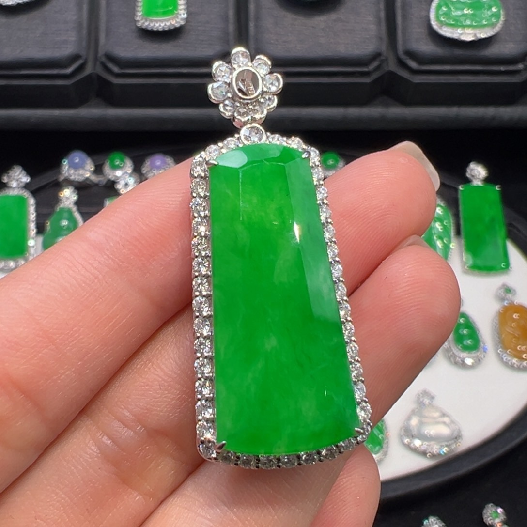 翡翠18K金镶嵌吊坠(不含链)D***n收到货48小时鉴赏期