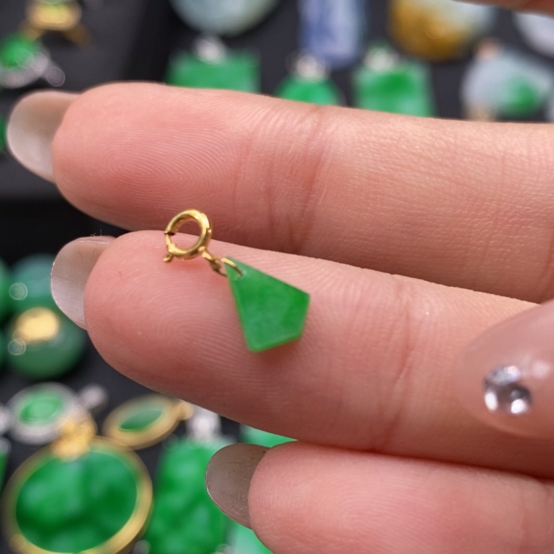 翡翠颈饰18K金镶嵌翡翠