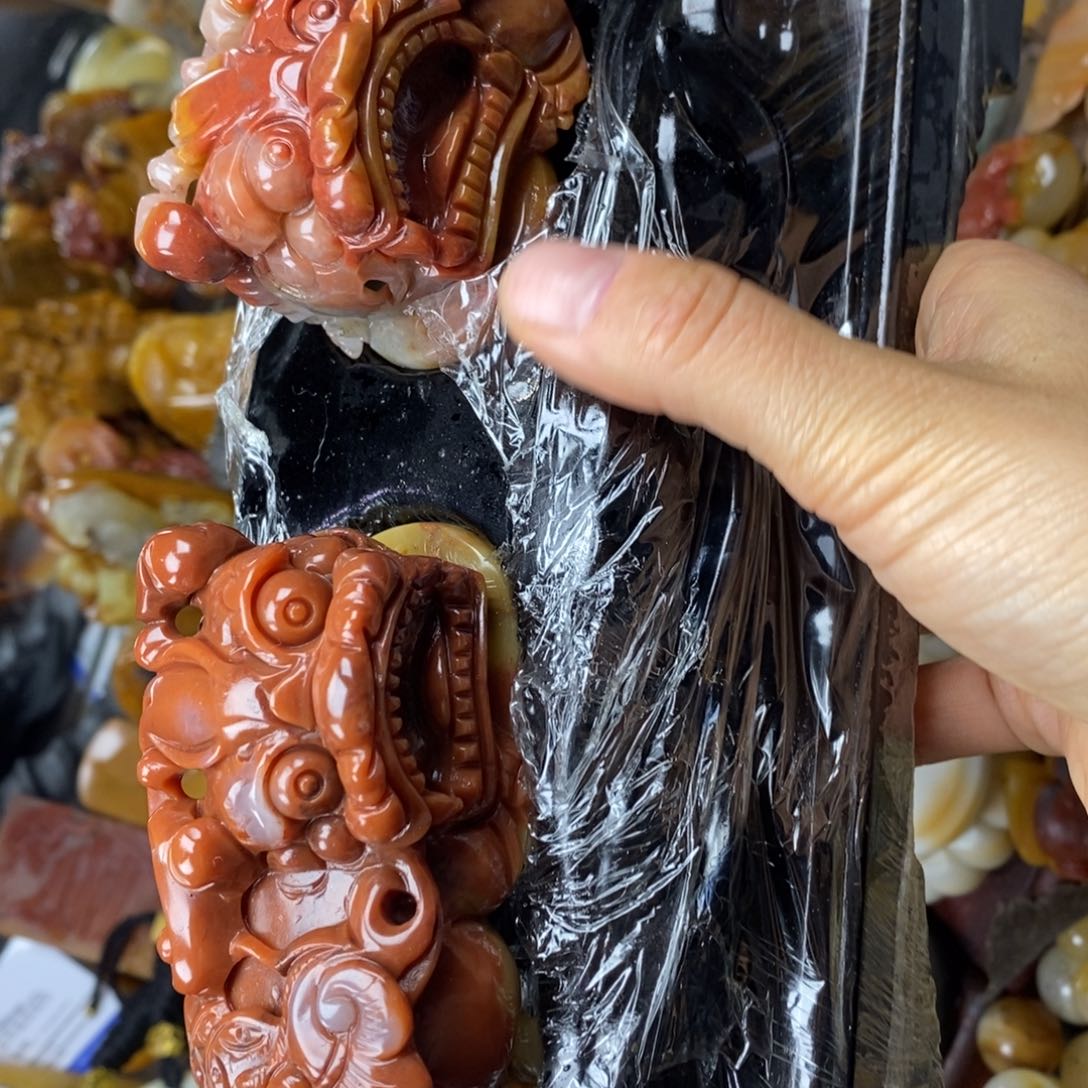 石英质玉（黄龙玉）颈饰未镶嵌