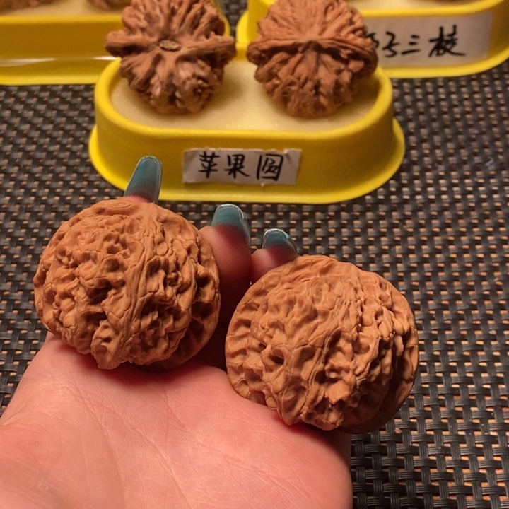 吊坠文玩核桃苹果园