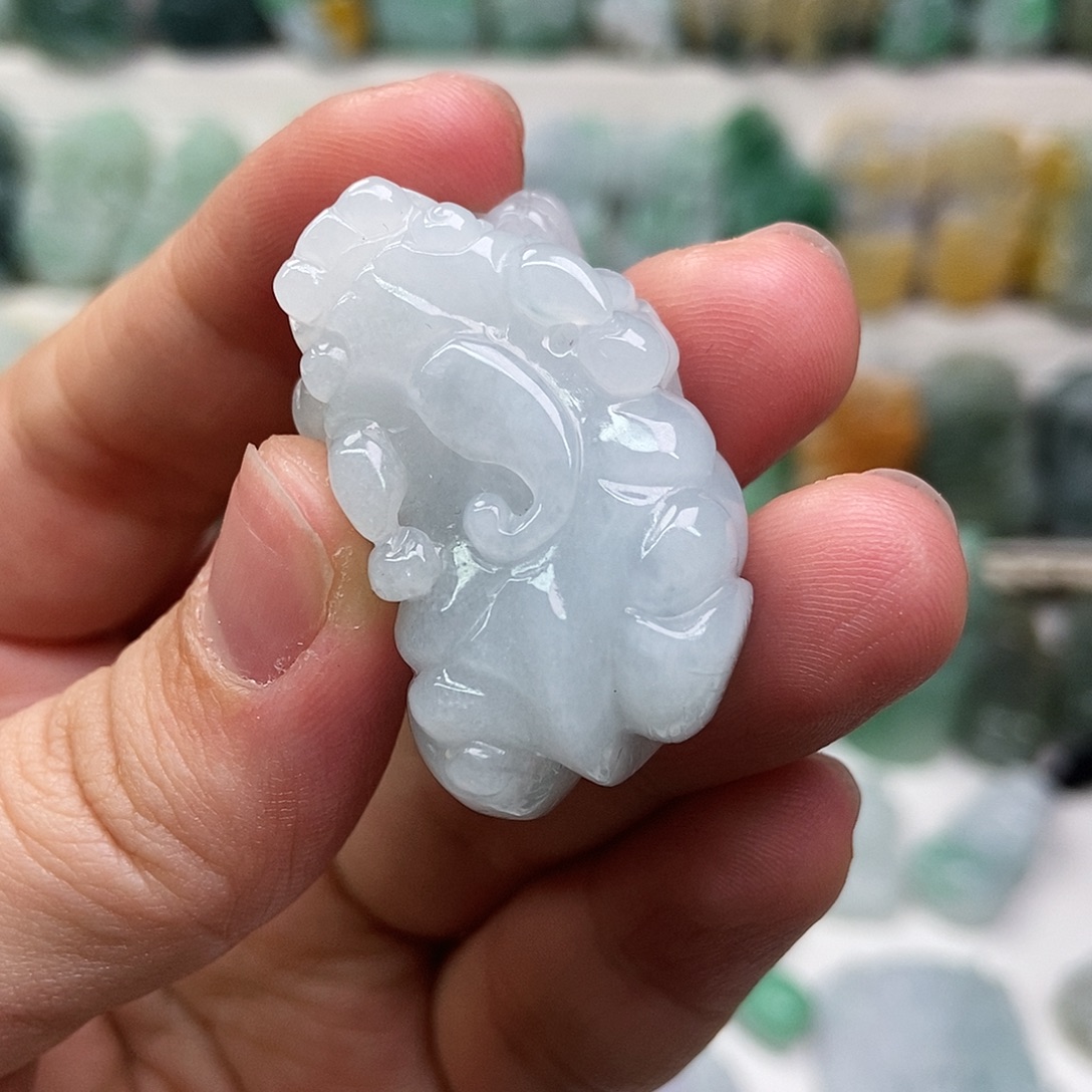 翡翠未镶嵌吊坠(赠链)口含珠