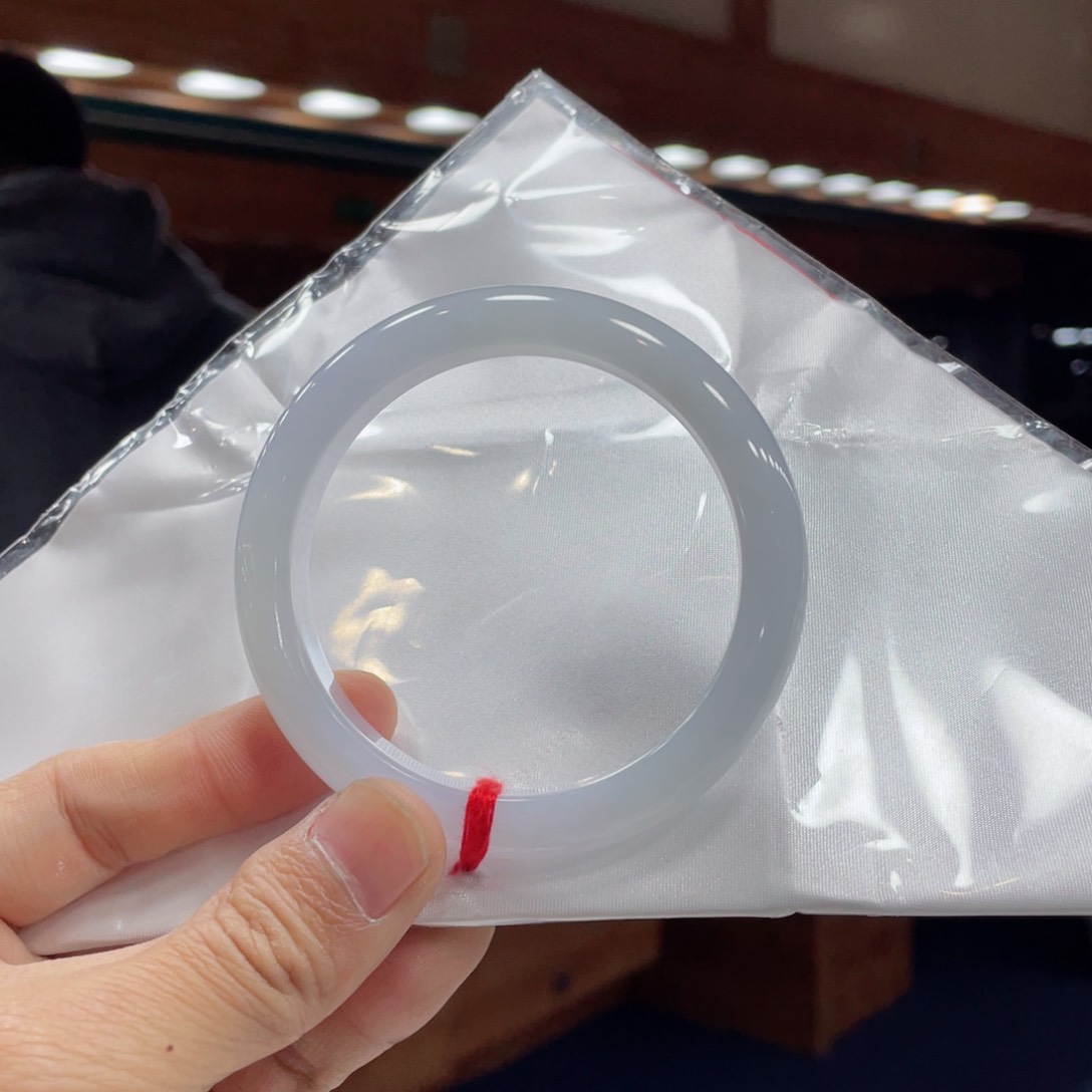 翡翠手镯未镶嵌睿****?买断