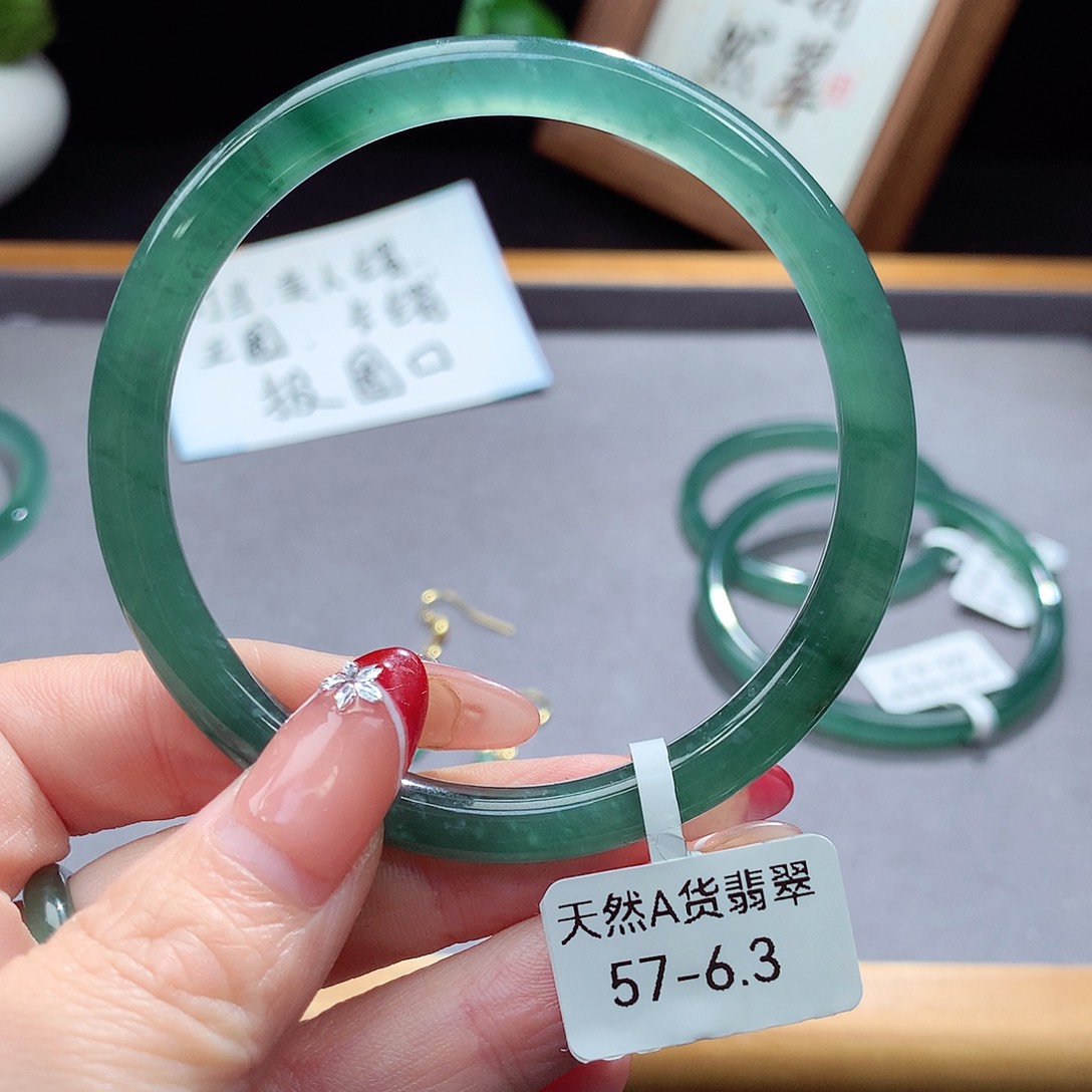 翡翠手镯（圆镯）未镶嵌