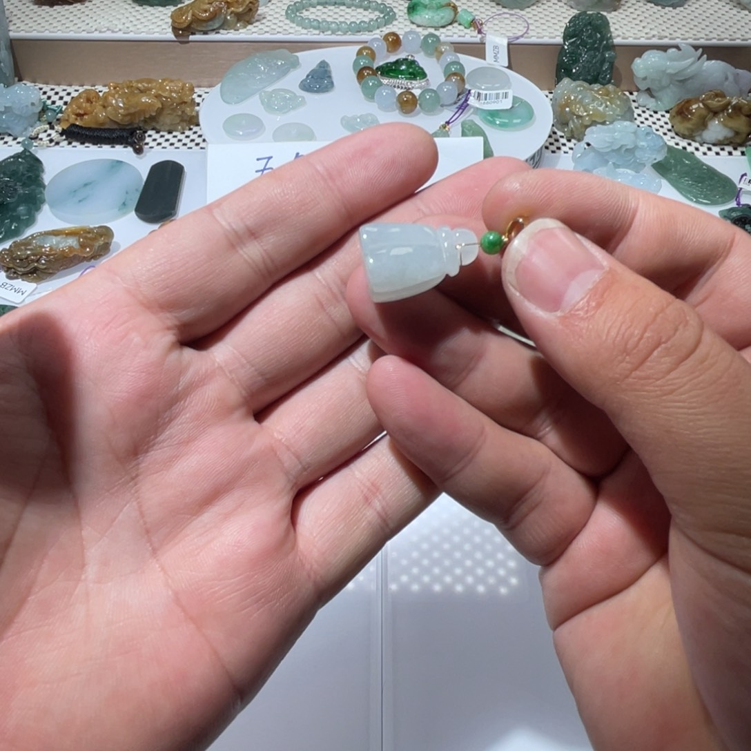 翡翠颈饰未镶嵌天然