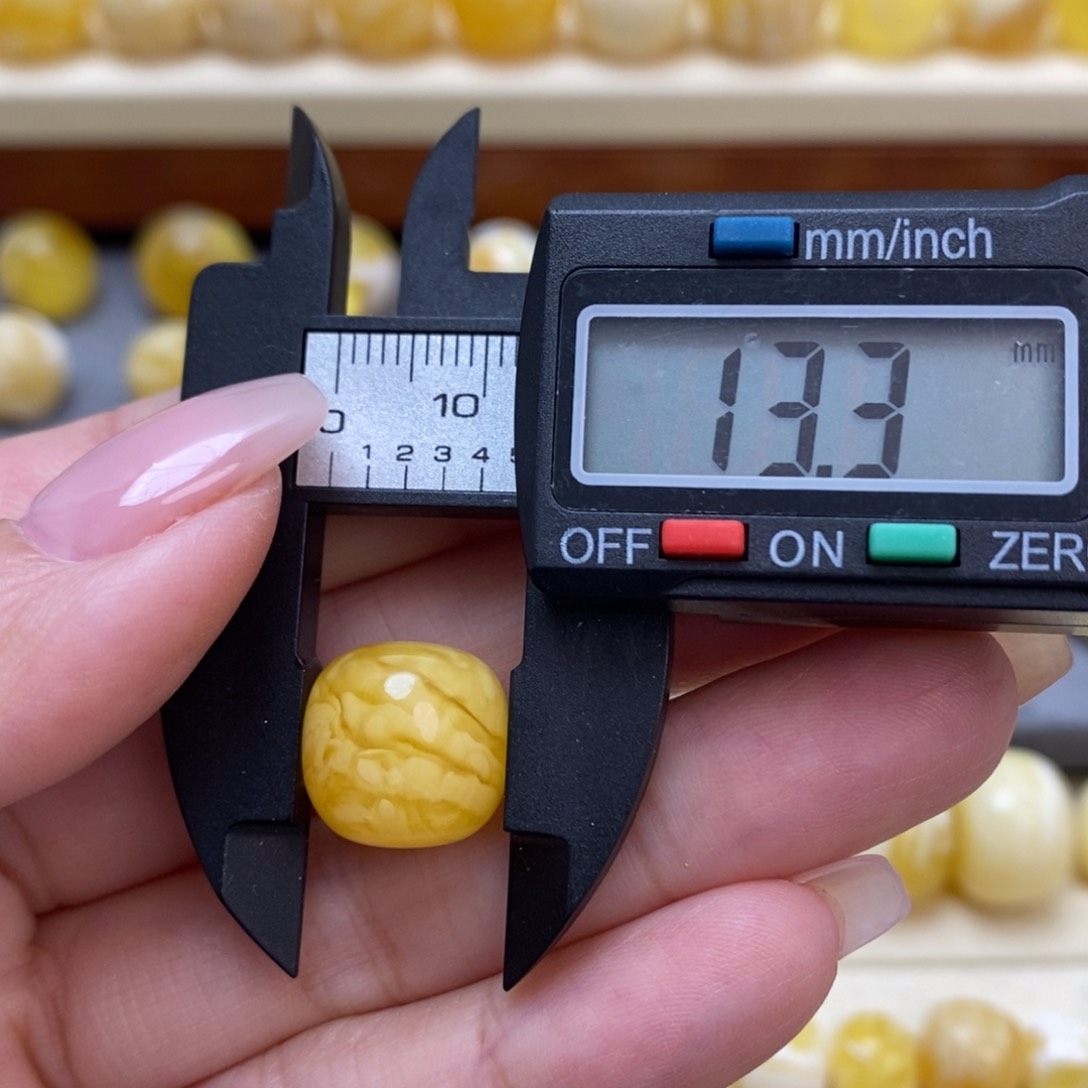 蜜蜡珠宝奇石未镶嵌