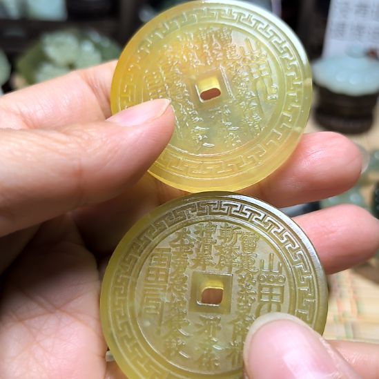 光***社蛇纹石玉未镶嵌颈饰