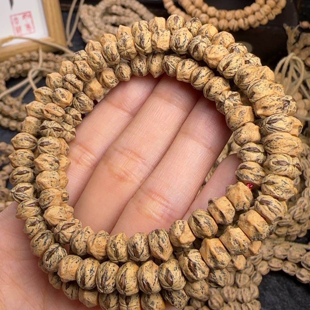 柏香籽/百香籽吊坠我***钱