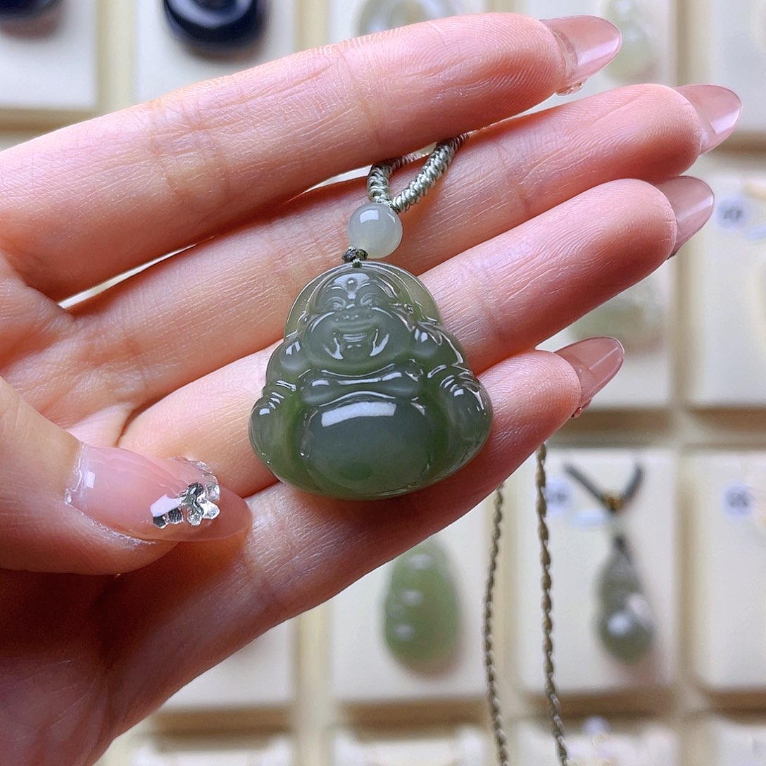 泉***荃和田玉未镶嵌吊坠(赠链)