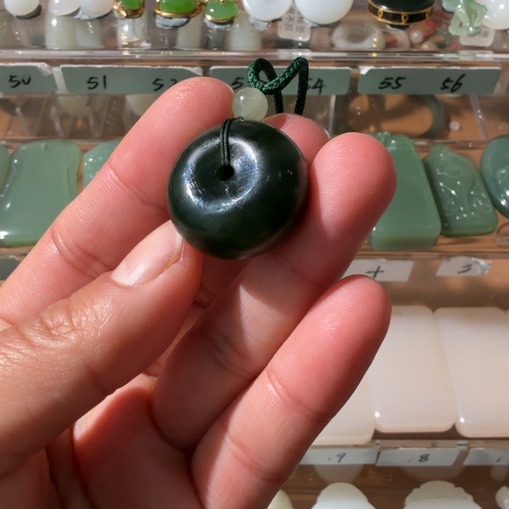 和田玉颈饰未镶嵌正宗俄碧老坑碧玉略带猫眼平安扣（活动价）