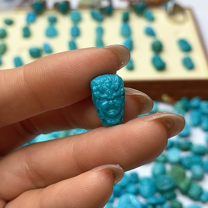 绿松石颈饰未镶嵌