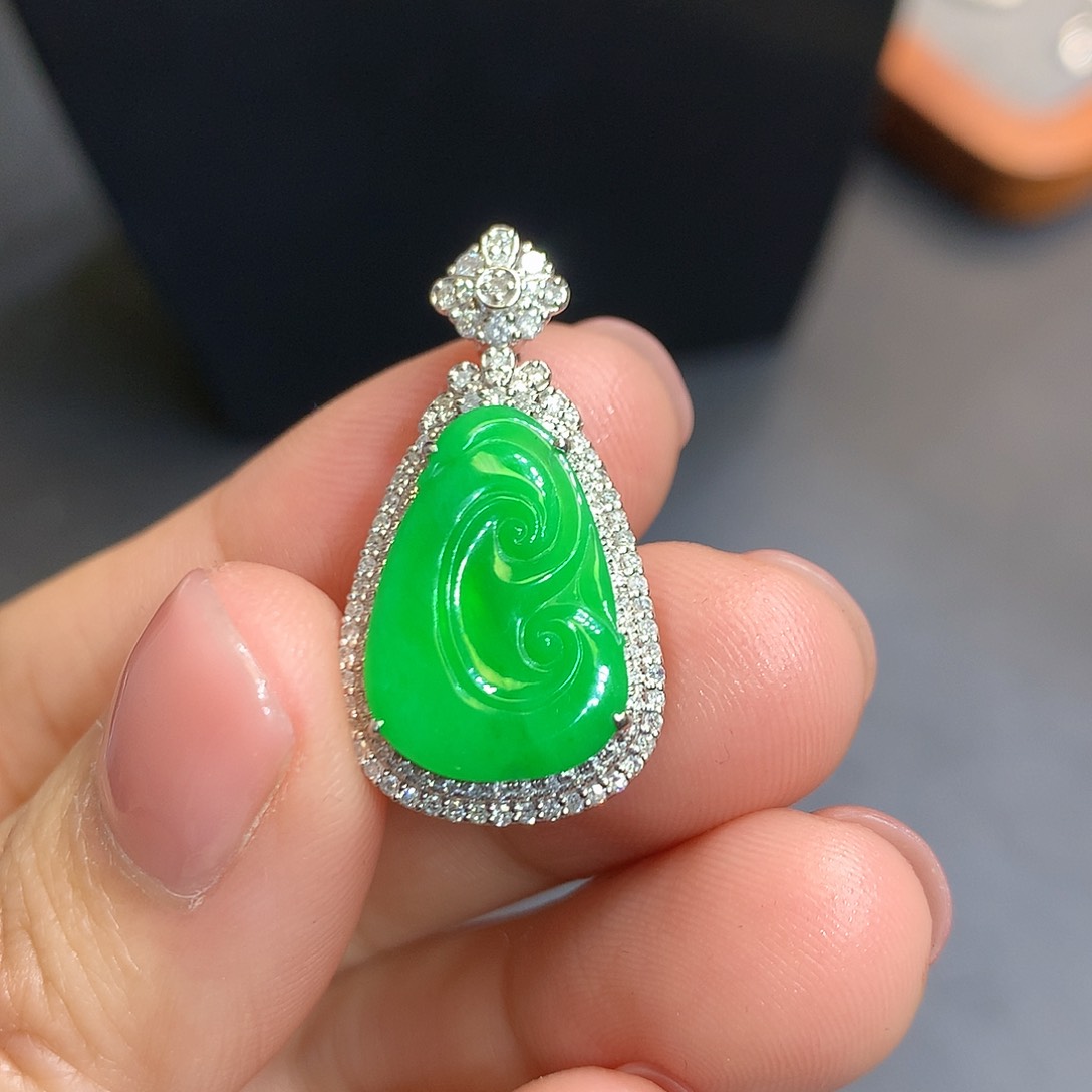 翡翠吊坠(不含链)18K金镶嵌