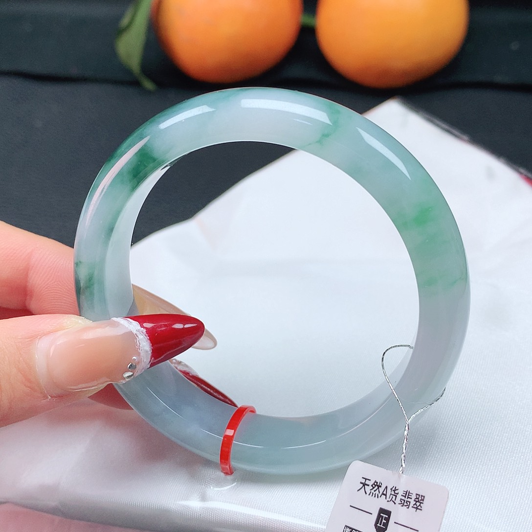 翡翠手镯未镶嵌56圈