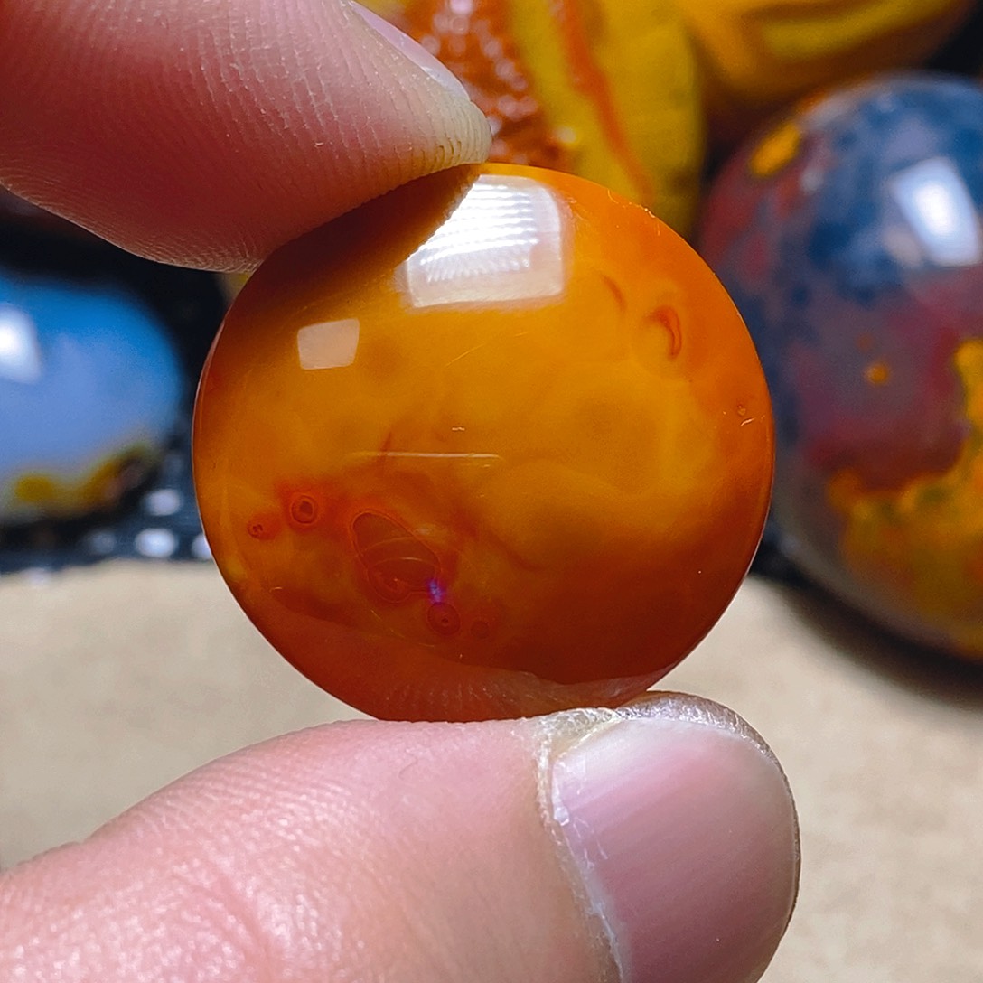 未镶嵌颈饰玛瑙/玉髓三*