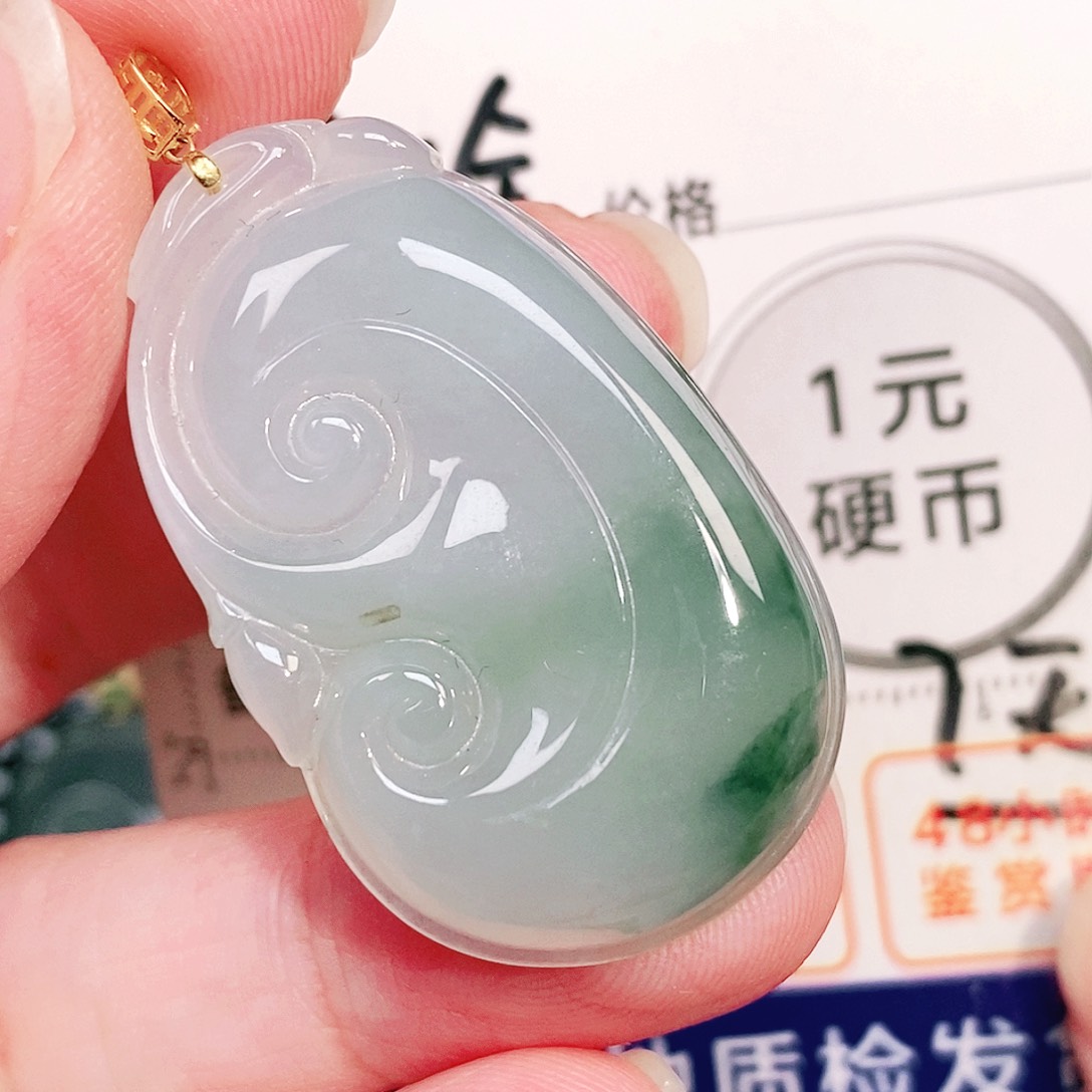 颈饰18K金镶嵌翡翠
