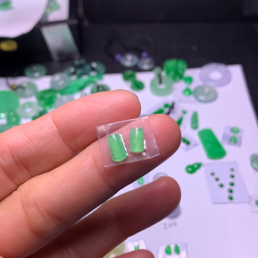【闪购商品】翡翠颈饰未镶嵌柱