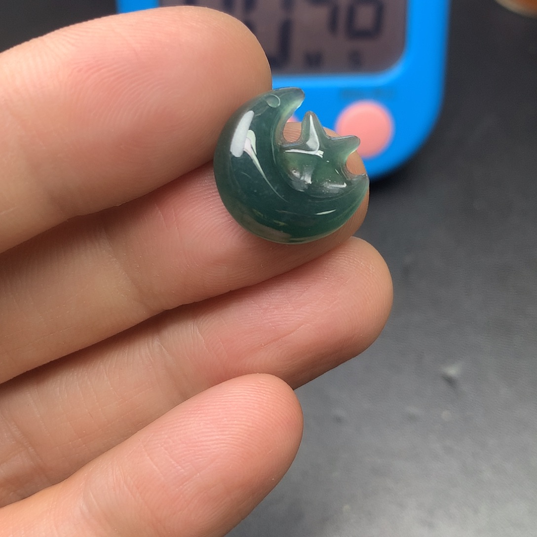 翡翠未镶嵌颈饰翡翠首饰和翡翠饰品